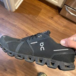 On cloud Mens running shoes 11.5